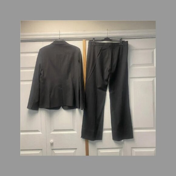 NWOT - VTG - BCBG MAXAZRIA Black Pinstripe Pant Suit - Sz Jacket (L); Pants (10) - Picture 3 of 5